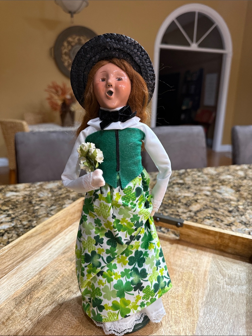 BYERS CHOICE IRISH WOMAN